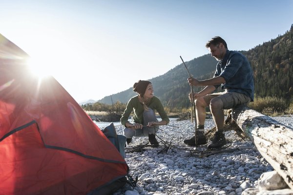 Comment planifier un voyage de camping pour observer les aurores boréales ?